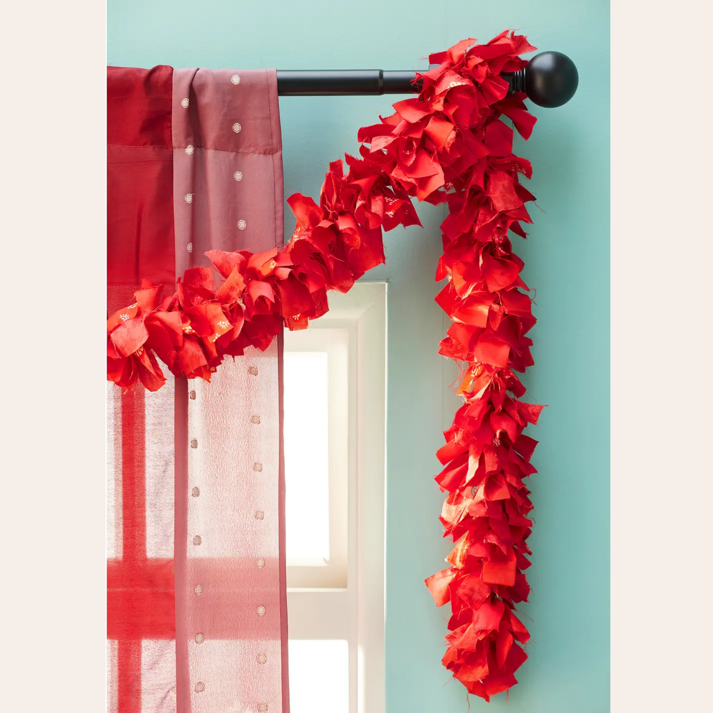 Guirlande écologique en sari recyclé - Rouge